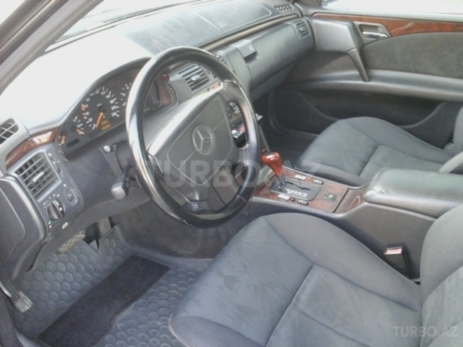 Mercedes E 230 1995, 387,400 km - 2.3 l - Bakı