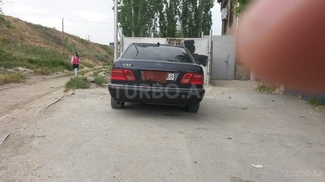 Mercedes E 220 1997, 260,000 km - 2.2 л - Bakı
