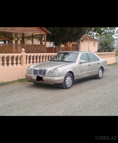 Mercedes E 200 1997, 331,500 km - 0.3 л - Masallı