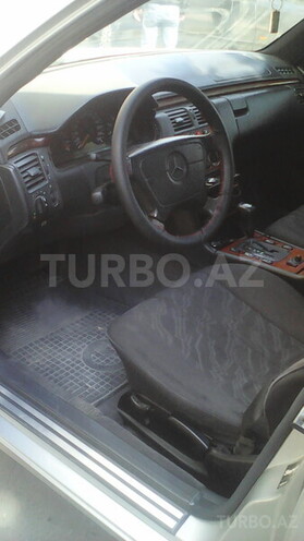 Mercedes E 240 1998, 296,000 km - 2.4 l - Bakı