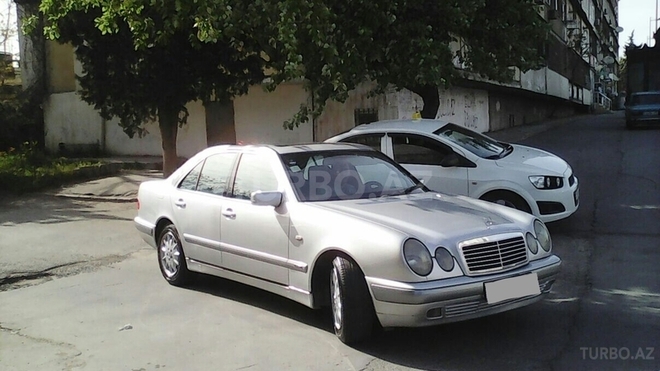 Mercedes E 240 1998, 296,000 km - 2.4 l - Bakı