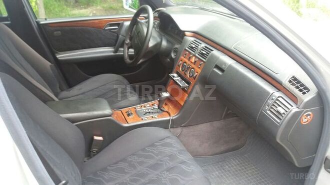 Mercedes E 240 1998, 296,000 km - 2.4 l - Bakı