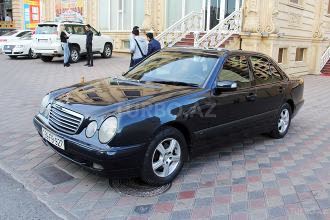 Mercedes E 220 2000, 270,000 km - 2.2 l - Bakı