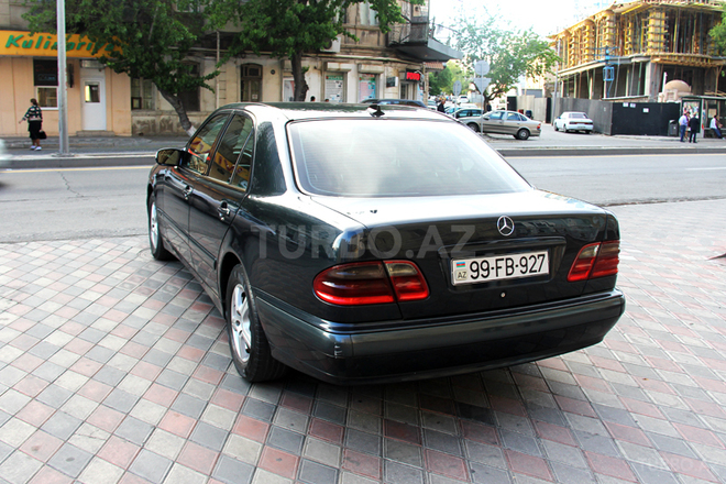 Mercedes E 220 2000, 270,000 km - 2.2 l - Bakı