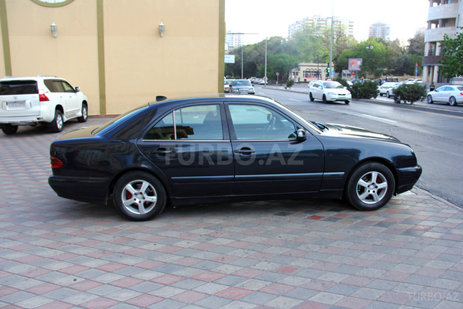 Mercedes E 220 2000, 270,000 km - 2.2 l - Bakı