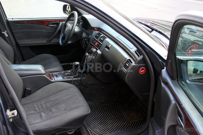 Mercedes E 220 2000, 270,000 km - 2.2 l - Bakı