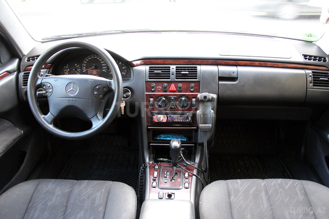 Mercedes E 220 2000, 270,000 km - 2.2 l - Bakı