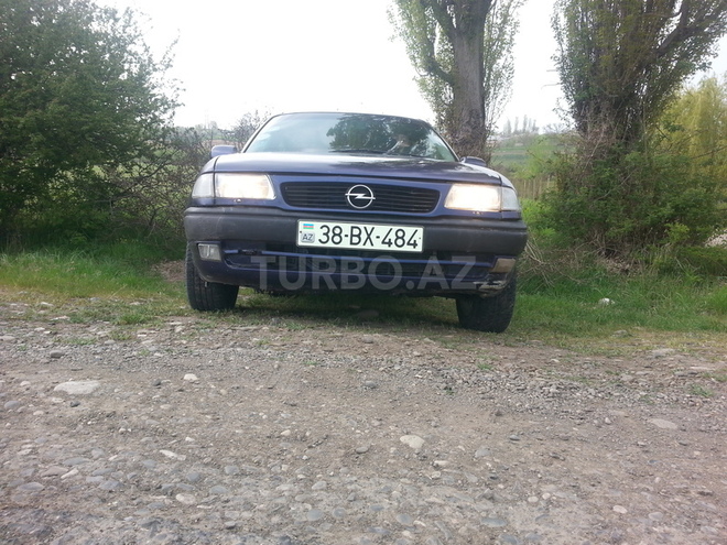 Opel Antara 1996, 4,568,535 km - 1.6 l - Qusar