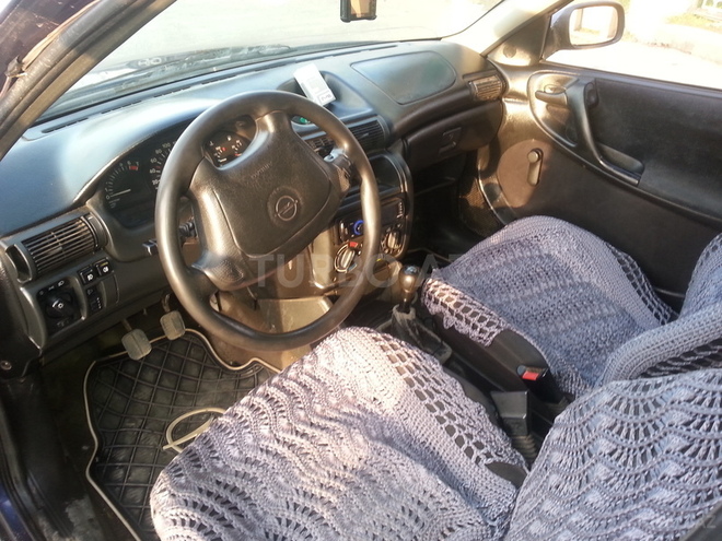 Opel Antara 1996, 4,568,535 km - 1.6 l - Qusar