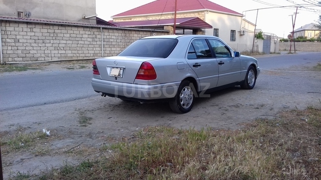 Mercedes C 200 1997, 235,000 km - 2.2 l - Sumqayıt