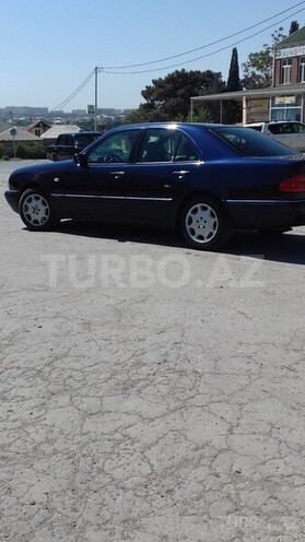 Mercedes E 240 1997, 290,000 km - 2.4 l - Bakı