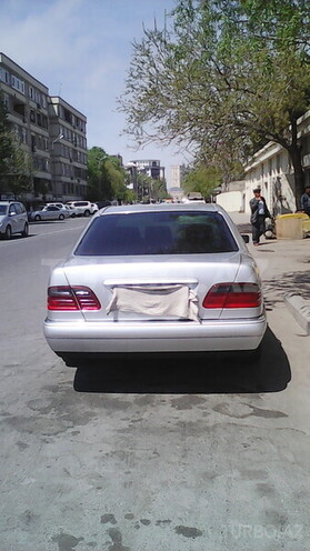 Mercedes E 220 1998, 198,000 km - 2.2 l - Bakı