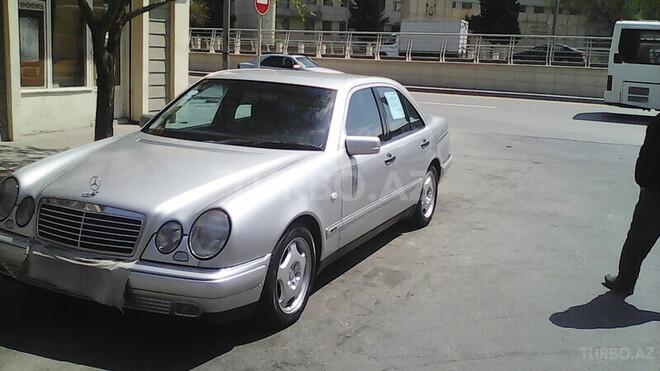 Mercedes E 220 1998, 198,000 km - 2.2 l - Bakı