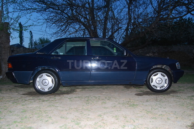 Mercedes E 180 1991, 178,500 km - 1.8 l - Şəki