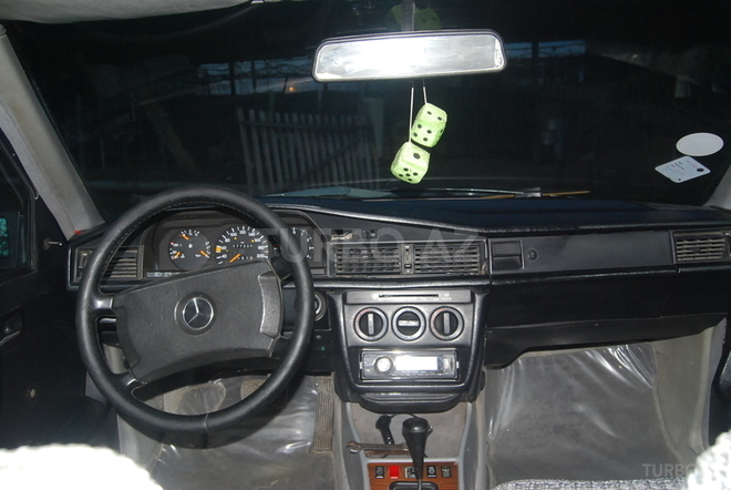 Mercedes E 180 1991, 178,500 km - 1.8 l - Şəki