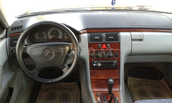 Mercedes E 240 1998, 245,638 km - 2.4 л - Bakı