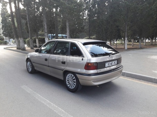 Opel Astra 1997, 250,000 km - 1.6 л - Sumqayıt
