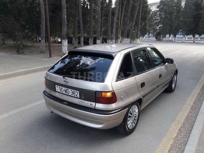 Opel Astra 1997, 250,000 km - 1.6 л - Sumqayıt