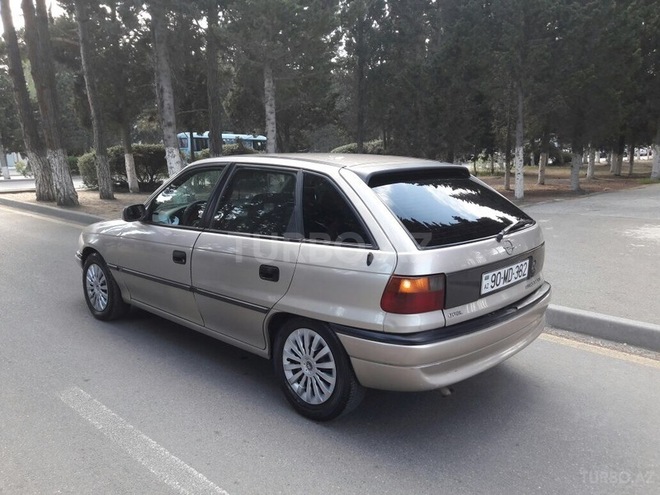 Opel Astra 1997, 250,000 km - 1.6 л - Sumqayıt