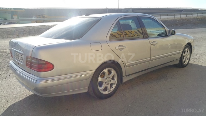 Mercedes E 220 2002, 223,000 km - 2.2 l - Sumqayıt