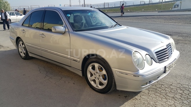 Mercedes E 220 2002, 223,000 km - 2.2 l - Sumqayıt