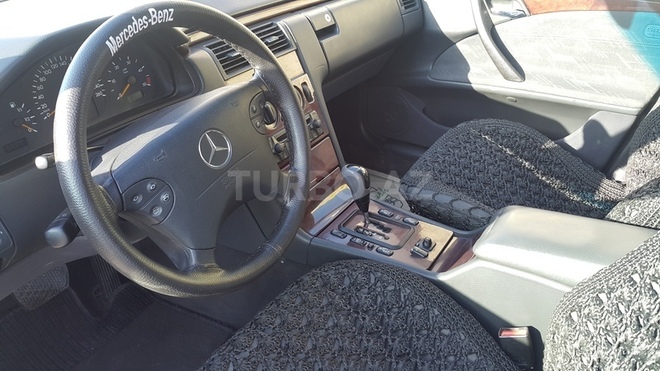 Mercedes E 220 2002, 223,000 km - 2.2 l - Sumqayıt