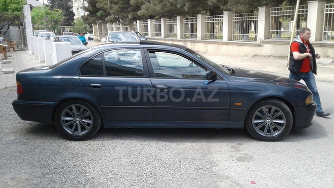 BMW 528 2001, 240,000 km - 2.8 л - Bakı