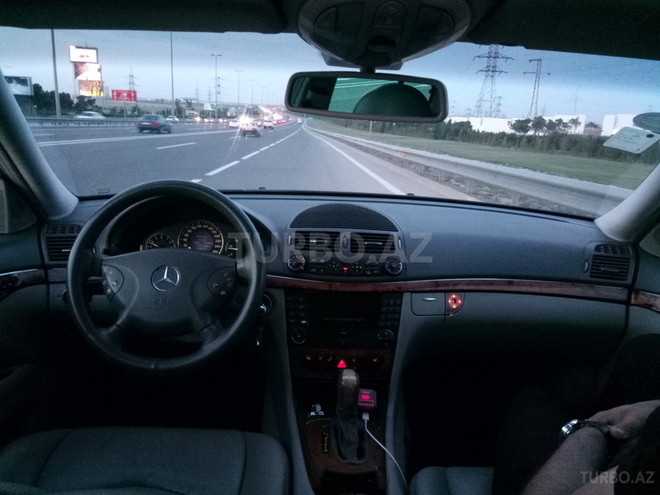 Mercedes E 220 2002, 302,000 km - 2.2 l - Bakı