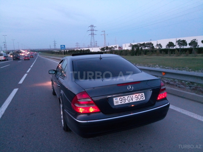 Mercedes E 220 2002, 302,000 km - 2.2 l - Bakı