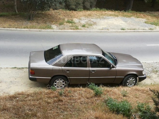 Mercedes E 200 1990, 296,000 km - 2.0 л - Bakı