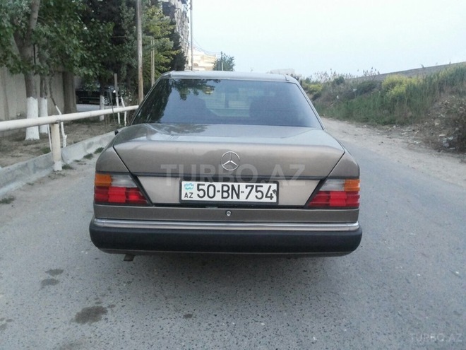Mercedes E 200 1990, 296,000 km - 2.0 л - Bakı