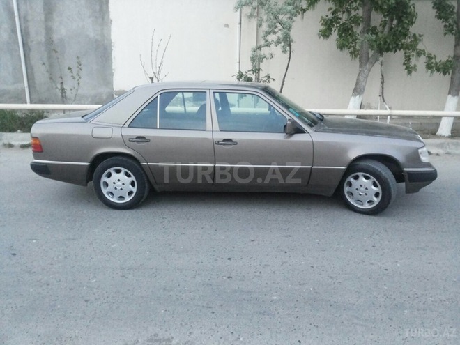 Mercedes E 200 1990, 296,000 km - 2.0 л - Bakı