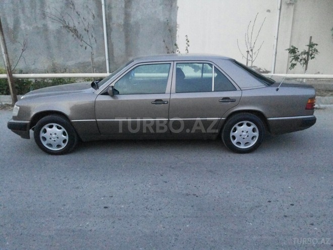Mercedes E 200 1990, 296,000 km - 2.0 л - Bakı