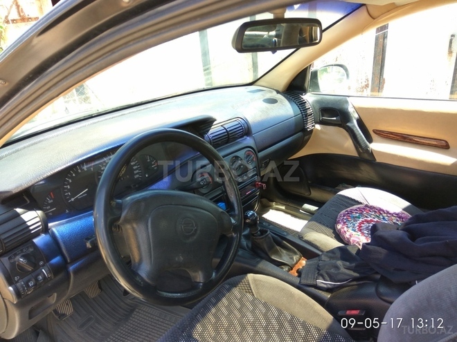 Opel Omega 1995, 200,000 km - 2.0 l - Bakı