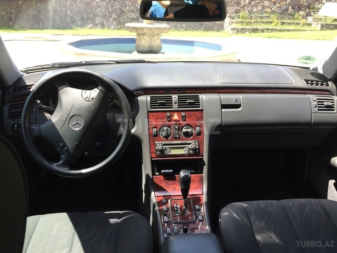 Mercedes E 200 2001, 188,500 km - 2.0 l - Bakı