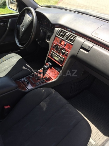 Mercedes E 200 2001, 188,500 km - 2.0 l - Bakı