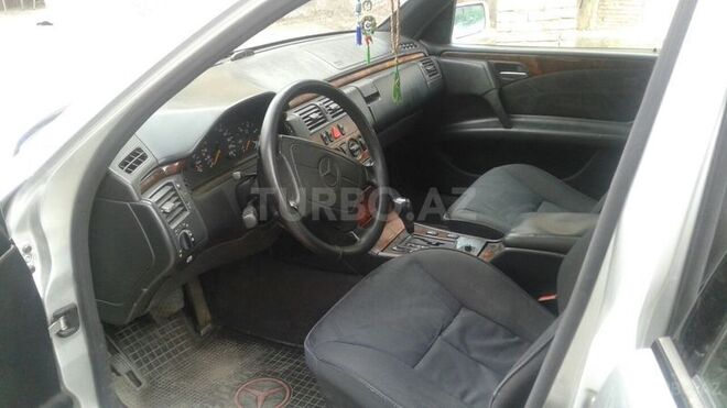 Mercedes E 290 1998, 323,000 km - 2.9 л - Naxçıvan