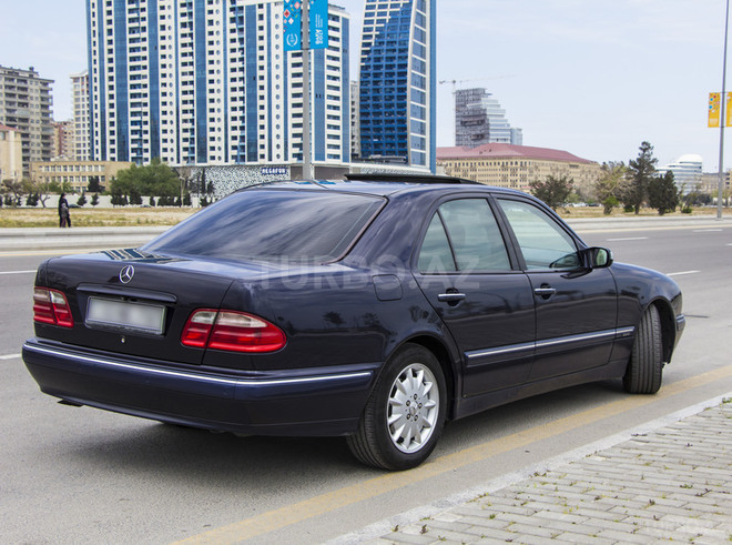Mercedes E 240 2000, 253,400 km - 2.6 l - Bakı