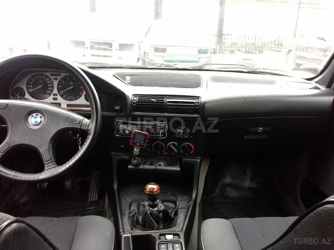 BMW 520 1991, 258,000 km - 2.0 l - Bakı