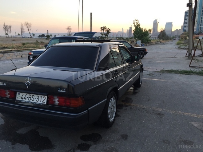 Mercedes 190 1992, 286,486 km - 2.0 л - Bakı