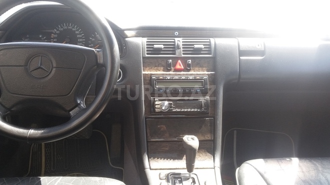 Mercedes E 200 1997, 258,000 km - 2.0 л - Bakı