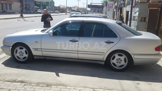 Mercedes E 200 1997, 258,000 km - 2.0 л - Bakı