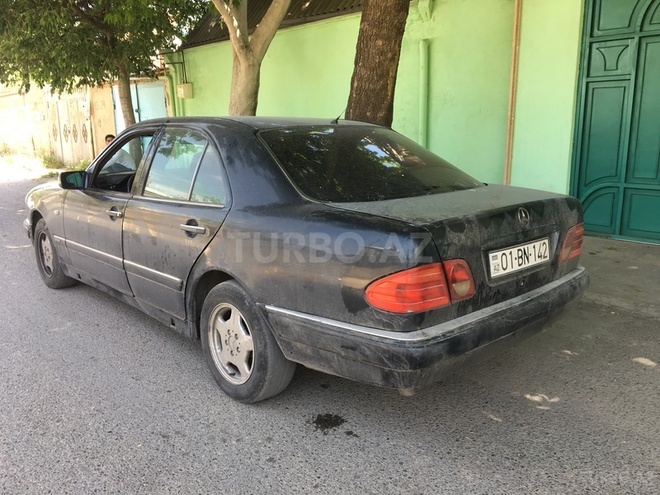 Mercedes E 220 1997, 170,000 km - 2.2 l - Sumqayıt