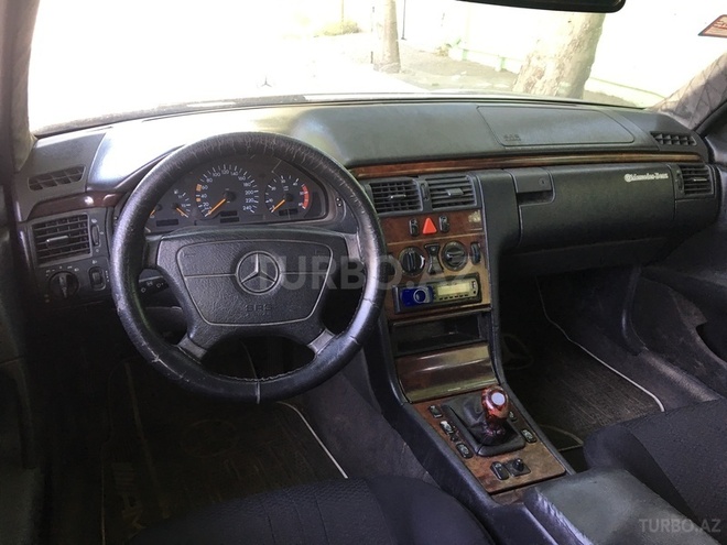 Mercedes E 220 1997, 170,000 km - 2.2 l - Sumqayıt