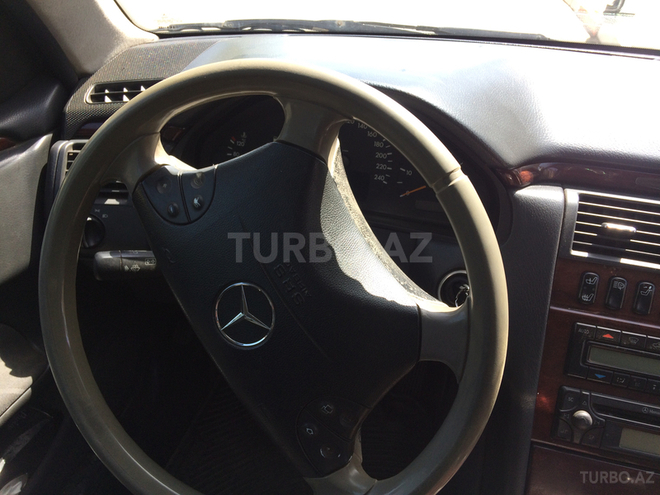 Mercedes E 220 2000, 370,358 km - 2.2 l - Masallı
