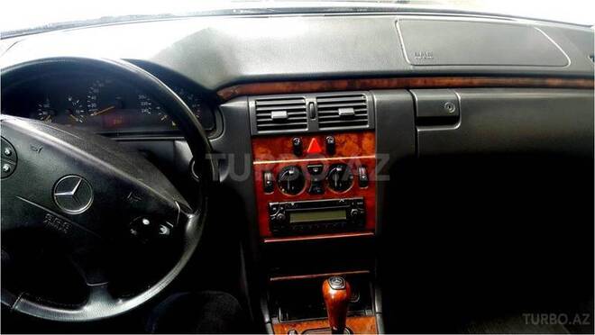 Mercedes E 240 2000, 228,100 km - 2.6 l - Gəncə