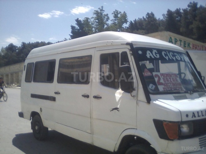 Mercedes 208 D 1989, 650,000 km - 0.2 l - Ağdaş