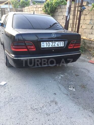 Mercedes E 270 2001, 326,000 km - 2.7 l - Xırdalan