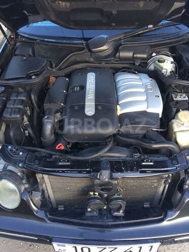 Mercedes E 270 2001, 326,000 km - 2.7 l - Xırdalan
