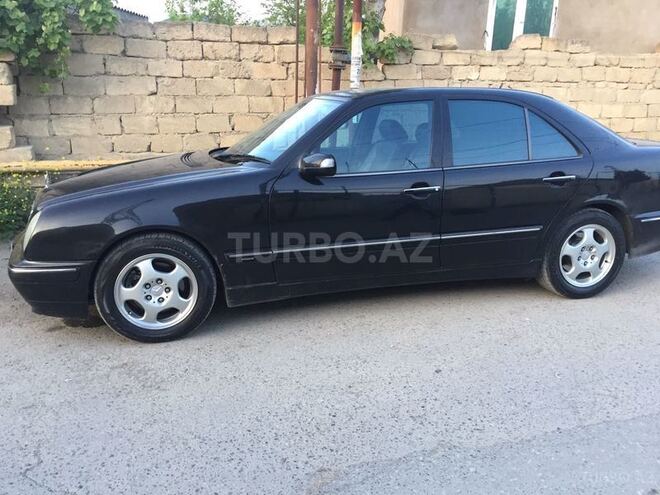 Mercedes E 270 2001, 326,000 km - 2.7 l - Xırdalan